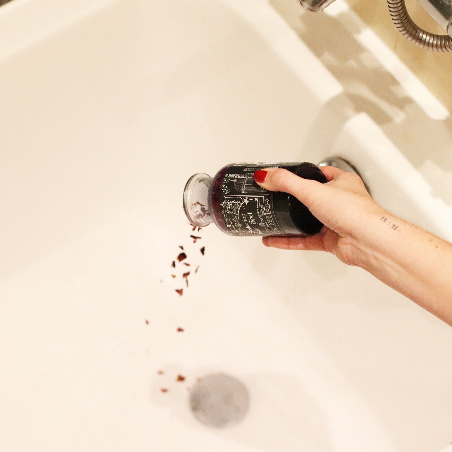Bath Spell Potion with Amethyst Amulet – Seduction - Luna Temple