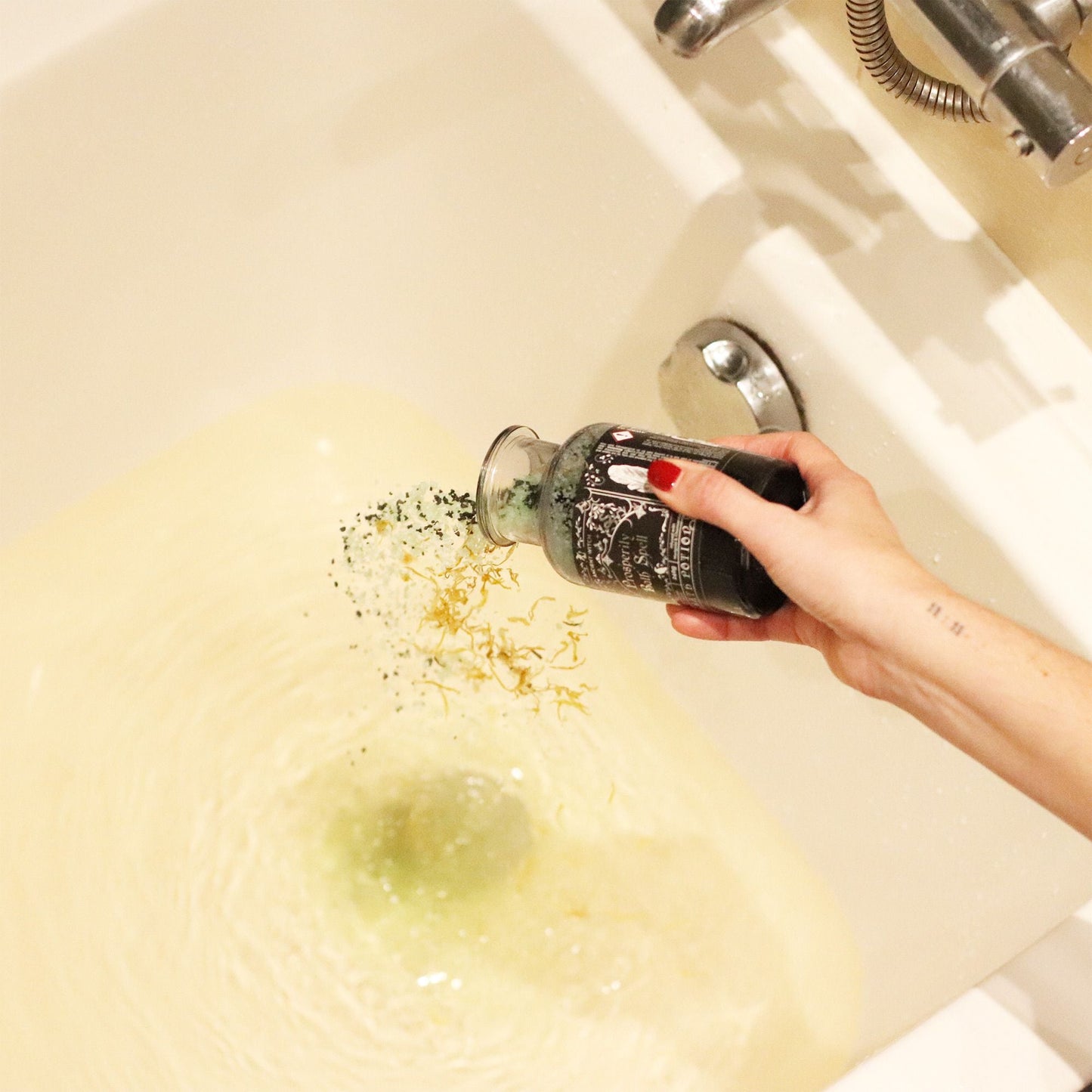 Bath Spell Potion with Aventurine Amulet – Prosperity - Luna Temple
