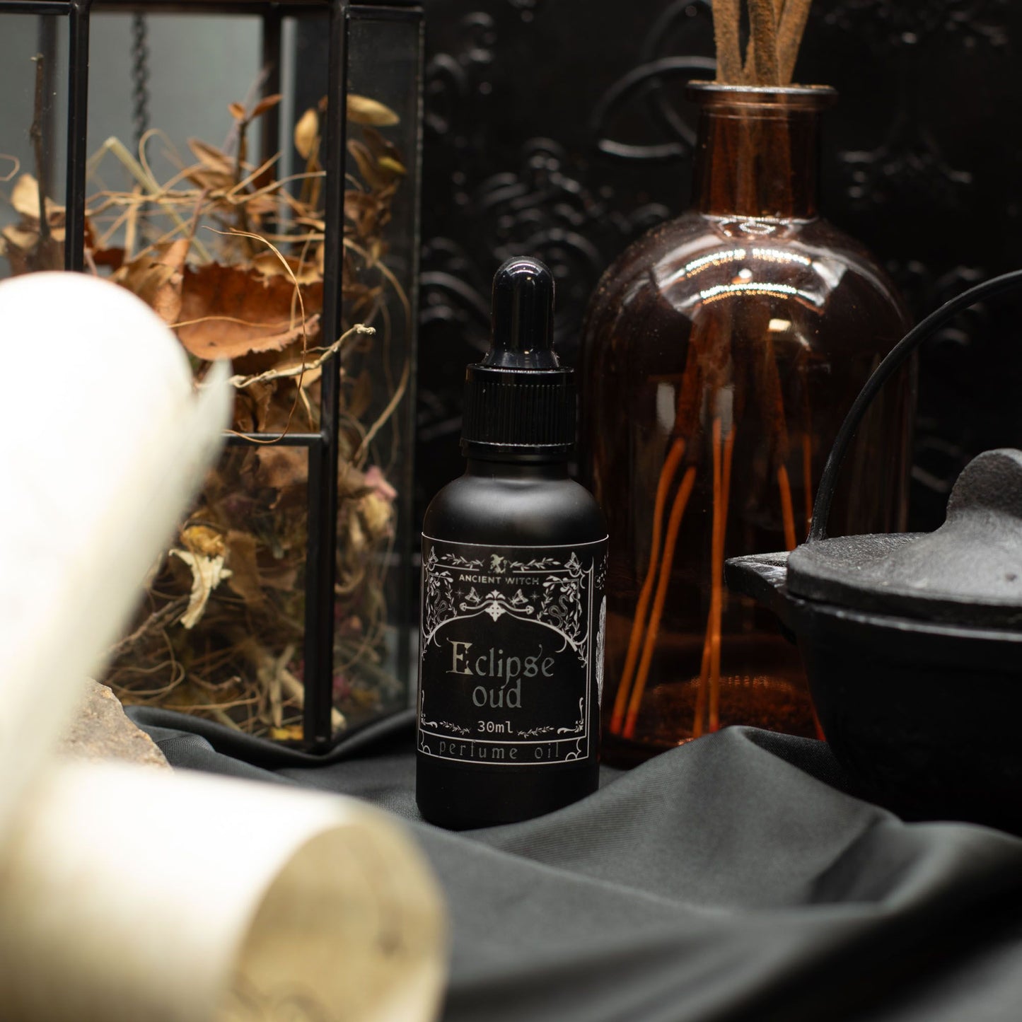 Eclipse Oud - Witch Perfume Oil - Luna Temple