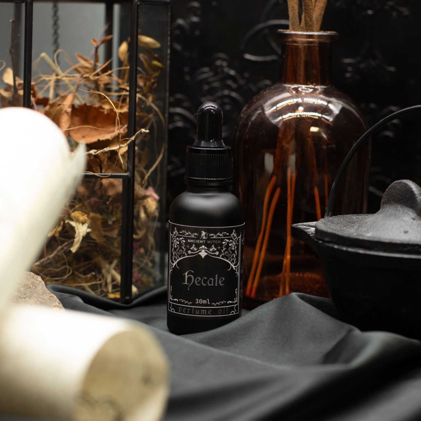 Hecate - Witch Perfume Oil - Luna Temple