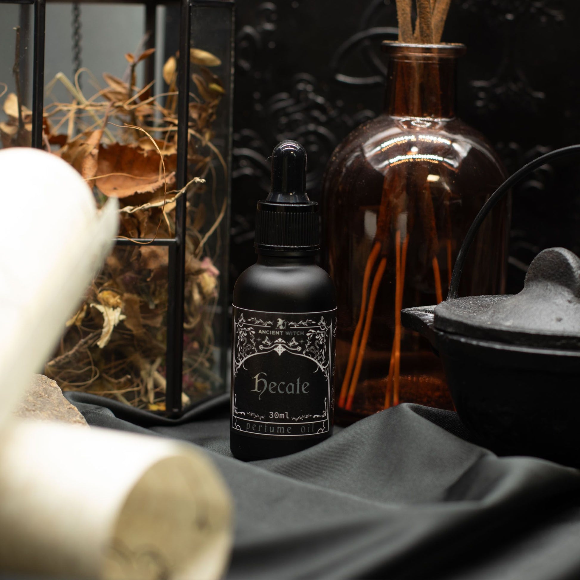Hecate - Witch Perfume Oil - Luna Temple